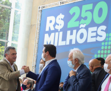 Investimento recorde na Saúde prevê mais de 300 obras e entrega de 744 veículos para municípios do Paraná