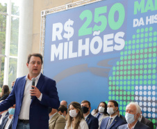 Investimento recorde na Saúde prevê mais de 300 obras e entrega de 744 veículos para municípios do Paraná