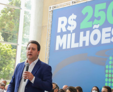 Investimento recorde na Saúde prevê mais de 300 obras e entrega de 744 veículos para municípios do Paraná