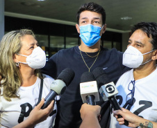 Repatriado da Ucrânia - Murilo Koefendee Maia, jogador de futebol,  com a mãe Angélica Maia e o pai  Juarez Maia - Curitiba, 11/03/2022