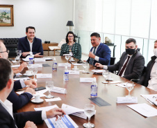 Governador Carlos Massa Ratinho Junior durante reunião com executivos do Grupo Softbank - Curitiba, 22/03/2022