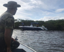 Baías de Guaratuba e Paranaguá recebem policiamento aquático da Polícia Ambiental para coibir pesca predatória 