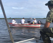 Baías de Guaratuba e Paranaguá recebem policiamento aquático da Polícia Ambiental para coibir pesca predatória 