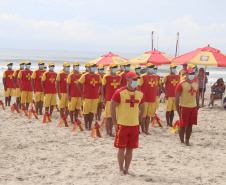 Prevenção a afogamentos e salvamentos do Corpo de Bombeiros no Litoral marcam Verão Paraná 2021/2022