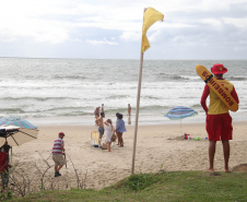 Prevenção a afogamentos e salvamentos do Corpo de Bombeiros no Litoral marcam Verão Paraná 2021/2022