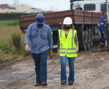 Com 300 vagas abertas, obras na Orla de Matinhos levam emprego à população local