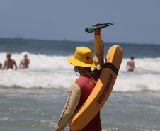 Prevenção a afogamentos e salvamentos do Corpo de Bombeiros no Litoral marcam Verão Paraná 2021/2022