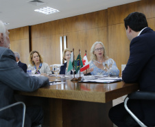 O governador Carlos Massa Ratinho Junior  recebe  nesta quarta-feira (30), no Palácio Iguaçu, Embaixadora do Canadá no Brasil, Jennifer May -  Curitiba, 30/03/2022