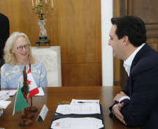 O governador Carlos Massa Ratinho Junior  recebe  nesta quarta-feira (30), no Palácio Iguaçu, Embaixadora do Canadá no Brasil, Jennifer May -  Curitiba, 30/03/2022