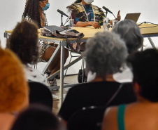 Museu Paranaense: performance de artista indígena contemporânea surpreende no Centro Histórico -  Curitiba, 20/03/2022