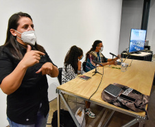 Museu Paranaense: performance de artista indígena contemporânea surpreende no Centro Histórico -  Curitiba, 20/03/2022