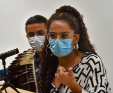Museu Paranaense: performance de artista indígena contemporânea surpreende no Centro Histórico -  Curitiba, 20/03/2022
