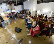 Museu Paranaense: performance de artista indígena contemporânea surpreende no Centro Histórico -  Curitiba, 20/03/2022