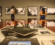 MON promove visita mediada e oficina na exposição de Orlando Azevedo
