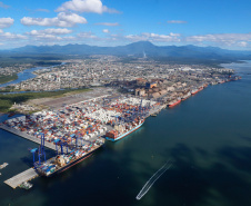 Porto de Paranaguá faz 87 anos focado em atrair investimentos 