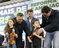 O governador Carlos Massa Ratinho Junior e o  Secretário da Saúde, Beto Preto, assinam nesta quinta-feira (31), liberação de recurso para o Hospital de Rio Branco do Sul. 