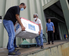 Distribuição de vacinas contra Covid 19, para as regionais de saúde do Paraná, no Cemepar, em Curitiba -  Curitiba, 29/03/2022