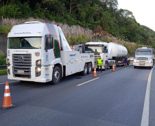 Guinchos e 0800 no lote 4 do anel de integração 