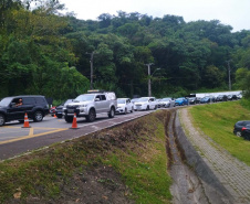 Batalhão Rodoviário faz inversão de pista na PR 412 sentido Ferry Boat no Litoral para retorno do Carnaval