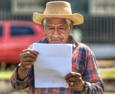 Famílias de Altamira do Paraná recebem primeiros documentos para regularização fundiária