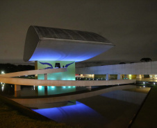 Prédios públicos da capital são iluminados de azul em apoio ao Dia Mundial de Conscientização do Autismo