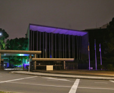 Prédios públicos da capital são iluminados de azul em apoio ao Dia Mundial de Conscientização do Autismo
