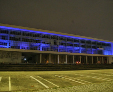 Prédios públicos da capital são iluminados de azul em apoio ao Dia Mundial de Conscientização do Autismo