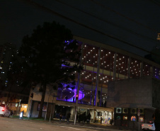 Prédios públicos da capital são iluminados de azul em apoio ao Dia Mundial de Conscientização do Autismo