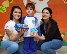 Portos do Paraná celebra Páscoa com crianças do Centro Municipal de Autismo de Paranaguá