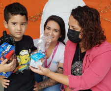 Portos do Paraná celebra Páscoa com crianças do Centro Municipal de Autismo de Paranaguá