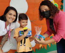 Portos do Paraná celebra Páscoa com crianças do Centro Municipal de Autismo de Paranaguá