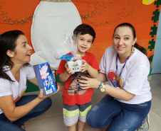 Portos do Paraná celebra Páscoa com crianças do Centro Municipal de Autismo de Paranaguá