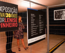 Exposição fotográfica do Festival de Curitiba é apresentada no vão livre do MON
