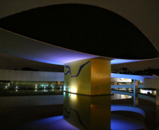 Prédios públicos da capital são iluminados de azul em apoio ao Dia Mundial de Conscientização do Autismo