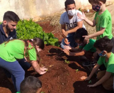 Projeto da UEL incentiva adoção da compostagem e horta comunitária em escolas municipais da região