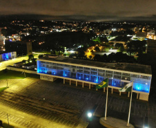 Prédios públicos da capital são iluminados de azul em apoio ao Dia Mundial de Conscientização do Autismo