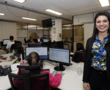  Secretaria de Saúde apresenta nova ouvidora do SUS no Paraná (de azul na foto) Lais Alves Ventura é a nova ouvidora geral da Saúde no Paraná