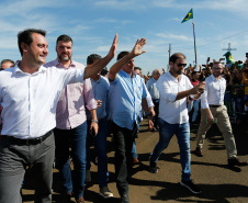 O governador Carlos Massa Ratinho Junior visitou neste sábado (9), ao lado do presidente da República, Jair Bolsonaro, o Santuário de São Miguel Arcanjo, em Bandeirantes, na Região Norte. - Bandeirantes, 09/04/2022