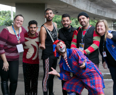 Pessoas em situação de rua ganham espetáculo do Festival de Teatro de Curitiba