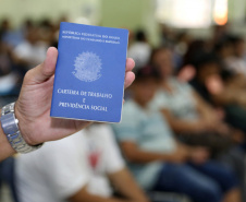 Mutirão de Empregos com mais de 1.500 vagas para operador de telemarketing na Agência do Trabalhador de Curitiba