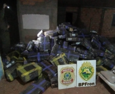 BPFRON e Polícia Federal apreendem 2,8 toneladas de drogas em Santa Helena-PR