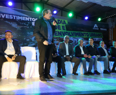 Governador entrega títulos de propriedade e confirma investimentos na Lapa