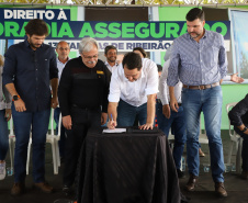 Durante a passagem por Ribeirão do Pinhal, no Norte Pioneiro, nesta quinta-feira (12), o governador Carlos Massa Ratinho Junior autorizou a liberação de mais R$ 884,2 mil para ações na área da saúde.