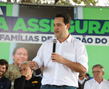 Durante a passagem por Ribeirão do Pinhal, no Norte Pioneiro, nesta quinta-feira (12), o governador Carlos Massa Ratinho Junior autorizou a liberação de mais R$ 884,2 mil para ações na área da saúde.