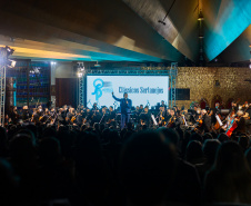 Orquestra Sinfônica do Paraná reúne público de Cascavel para concerto sertanejo