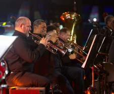 Orquestra Sinfônica do Paraná reúne público de Cascavel para concerto sertanejo