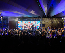 Orquestra Sinfônica do Paraná reúne público de Cascavel para concerto sertanejo