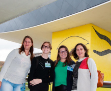 Ganhadores do Redação Nota 10 participam de premiação em visita a Curitiba