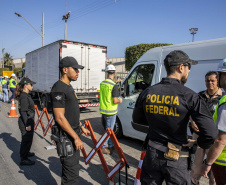 Portos do Paraná promove blitz educativa alinhada com o Movimento Maio Amarelo