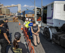 Portos do Paraná promove blitz educativa alinhada com o Movimento Maio Amarelo